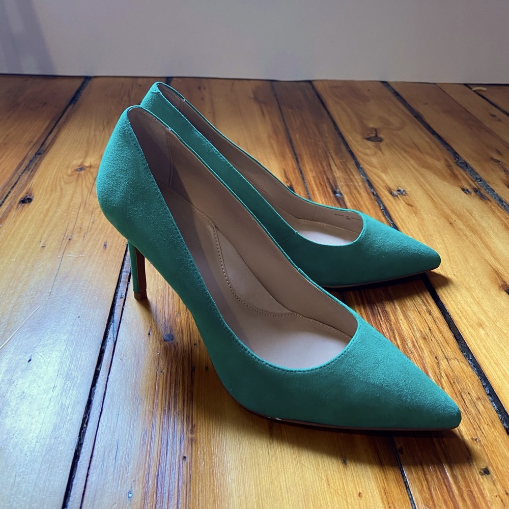 Grass green suede heels, like new, Banana Republic